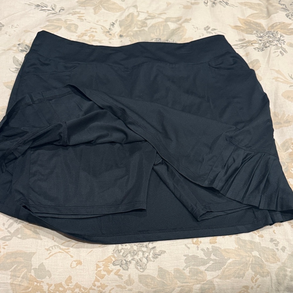 Elegant Black Women's Golf Skort - Picture 3 of 3